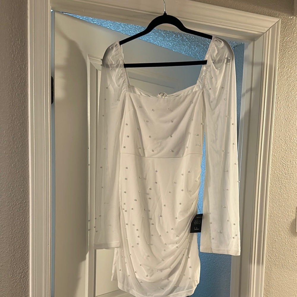 Elegant White Long Sleeve Dress